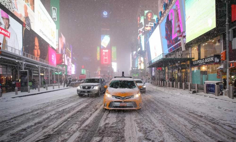 Ισχυρή χιονοθύελλα πλήττει τις ΗΠΑ - Τουλάχιστον έξι νεκροί